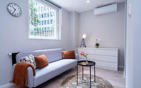 Super Central New Apartment With Air Conditioning